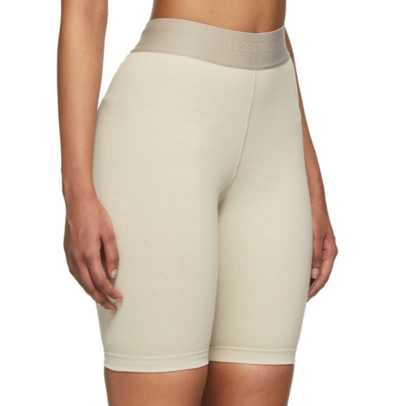 Essentials shorts - Picture 1 of 5